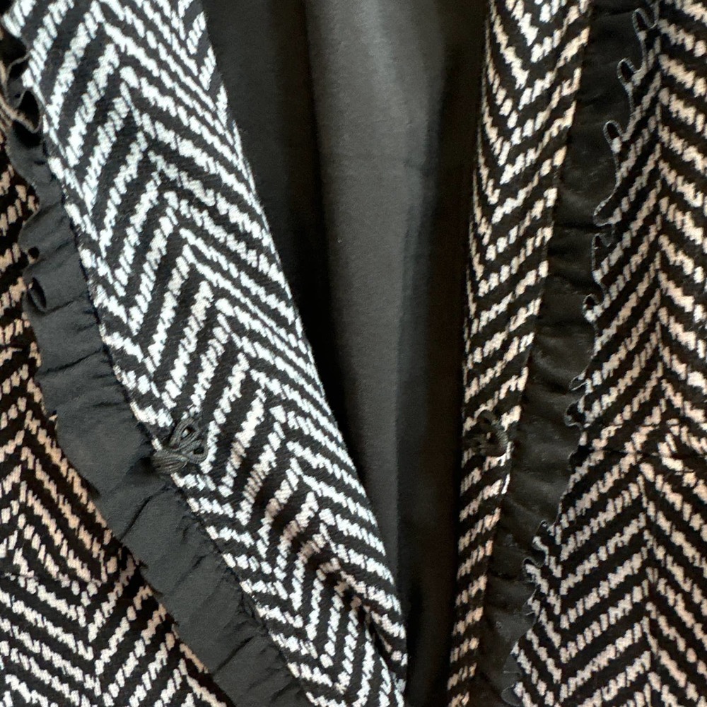 Chico's Sz 1 (8) Black and White Chevron Dress Blazer with Ruffle Lace Trim - Picture 3 of 7